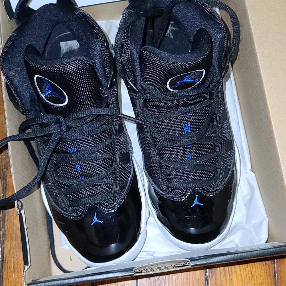 Jordan 6 rings (PS) for boys size 2y